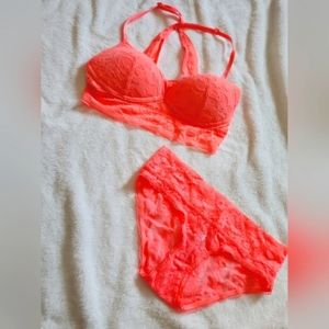 Vicotria's Secret Lingerie Set - Small